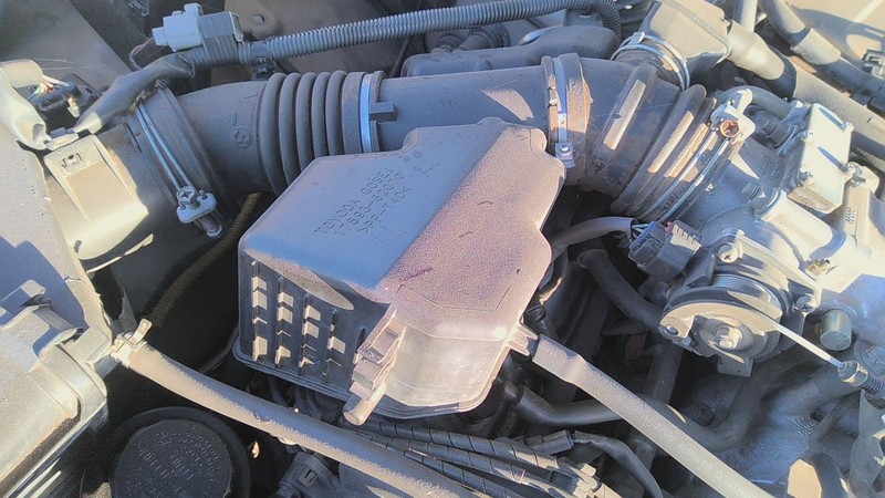 Air Intake Tube/resonator TOYOTA 4RUNNER 02 01 00