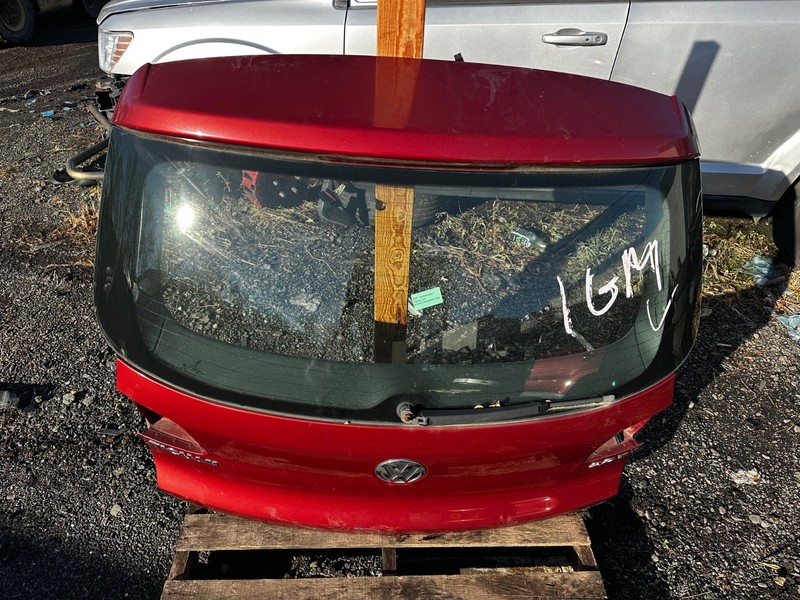 2011 VOLKSWAGEN TIGUAN REAR TRUNK LID HATCH TAILLIGHT LIFT GATE DOOR RED OEM+