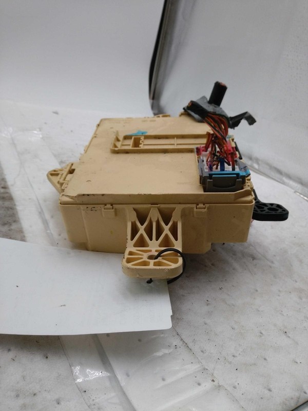 2017 Hyundai Sonata Body Control Module OEM 95400C2100 95400C2101 Used