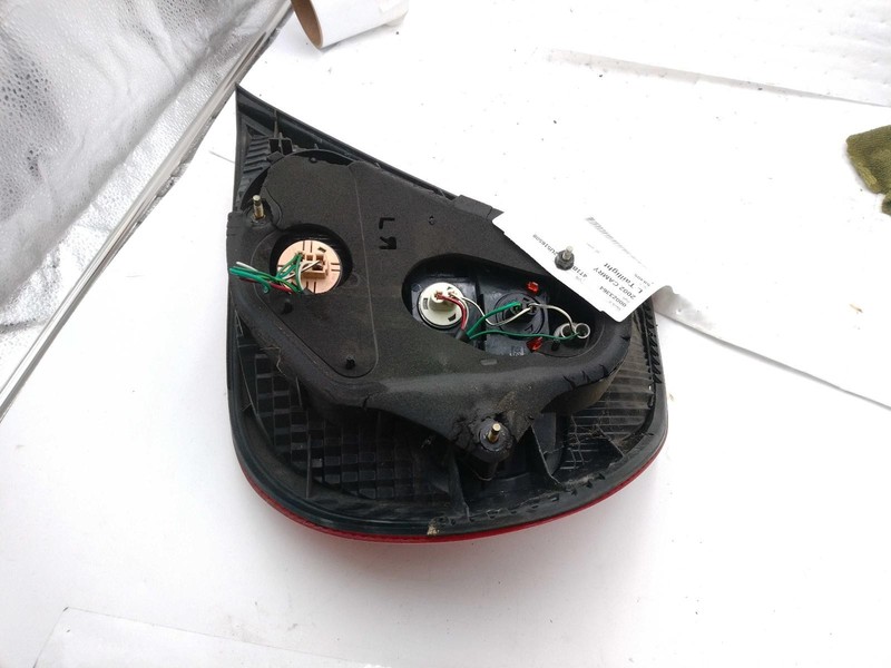2002-2004 Toyota Camry Left Tail Light Assembly Black OEM 591937 Used