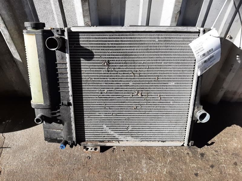 Radiator Fits 91-99 BMW 318i Z3 1.9L 17111469176