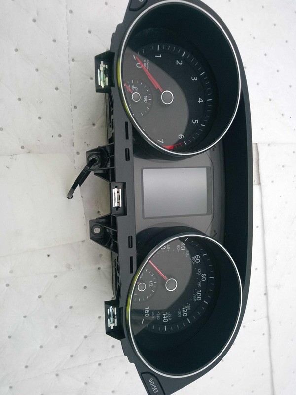Used Speedometer Gauge fits: 2017 Volkswagen Passat cluster MPH ID 561920960D Gr