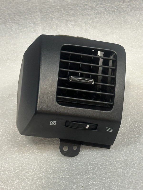 2003-2009 LEXUS GX470 LEFT DASH HEAT AC AIR VENT 55650-60100 55650-60110