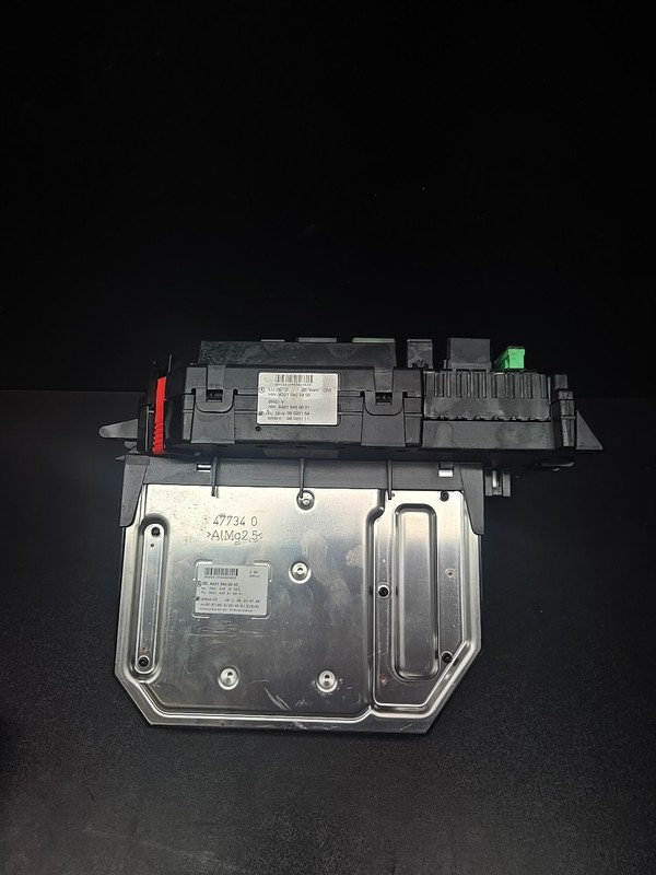 07-08 Mercedes W221 S550 CL550 S63 AMG Front Under Hood Fuse Box Module OEM