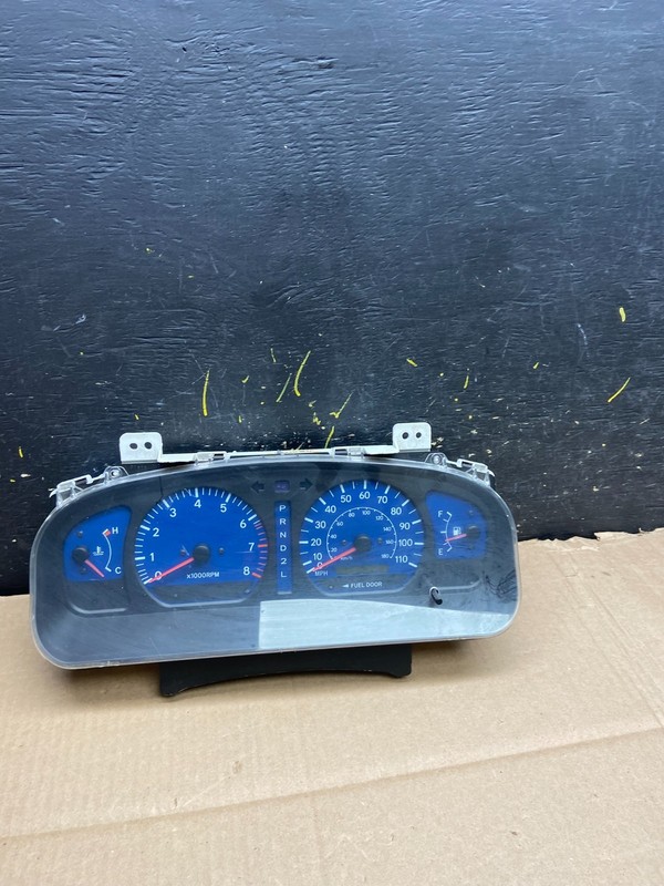 2001 2003 Toyota Sienna Speedometer Cluster Gauge Y2108 DG
