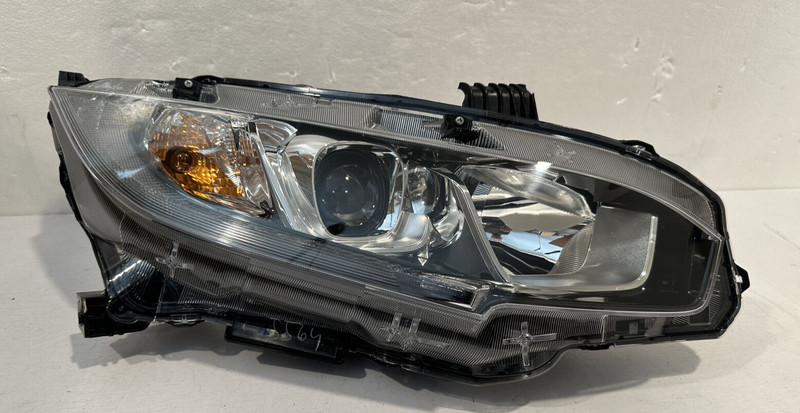 2020 HONDA CIVIC RH (PASSENGER SIDE) HEADLAMP ASSY. PART# 33100-TGG-A010-M1