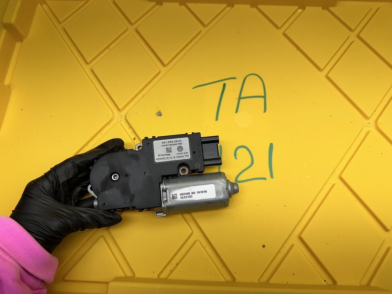 2014 Volkswagen Passat Sunroof Motor 561.959.591A OEM