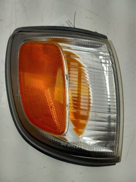 99-02 TOYOTA 4RUNNER PASSENGER SIDE FRONT TURN SIGNAL LAMP ASSEMBLY