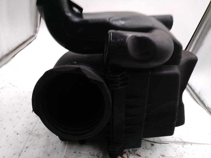 2013 Dodge Durango Air Cleaner Assembly OEM 68084276AA 68084277AA Used