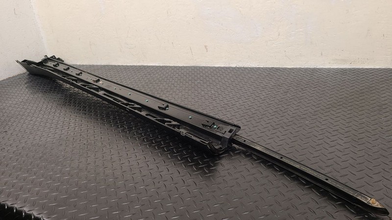 22-24 Chevrolet Traverse Front Right Passenger Rocker Molding Black OEM 84359271