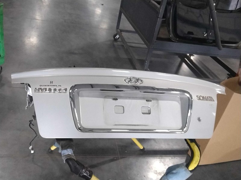 2004 Hyundai Sonata OEM Deck Lid Trunk Lid 4DR SED Used 160K Miles