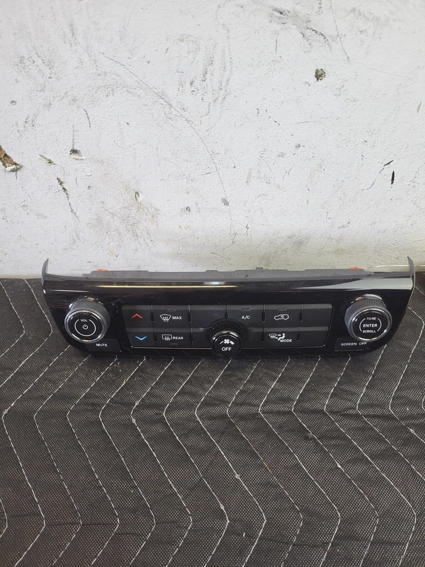 Used Oem Jeep AC Climate Temperature & Radio Control Panel for 2022-2025 Compass