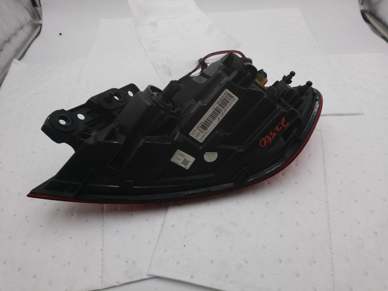 2016 Chrysler 200 Left Tail Light Assembly Red OEM Used NJ25-22560-564217