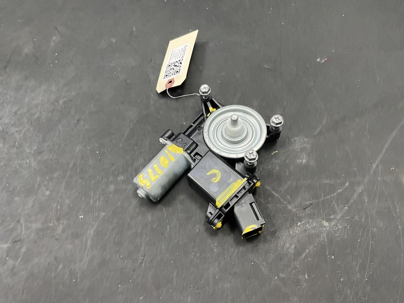 Front Left Door Window Regulator Motor 2021 Cadillac XT4 84656433 2019 - 2023