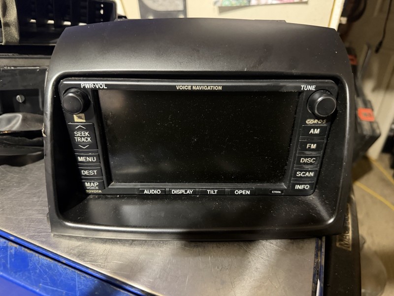 πβ
04 -07 Toyota Sequoia Tundra Sienna JBL Navigation Display Radio 86120-34030