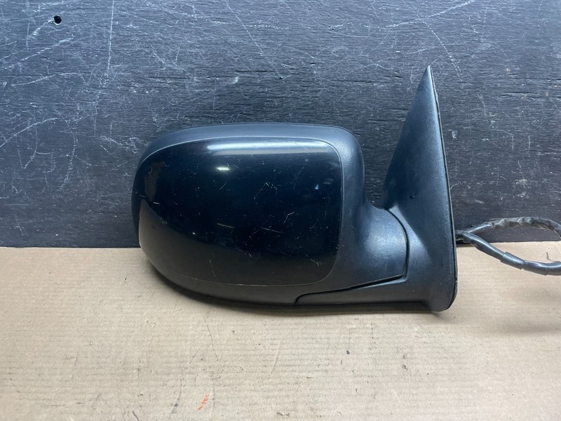 2003-2006 Chevrolet Tahoe Right Passenger Turn Signal View Door Mirror P7335 DG