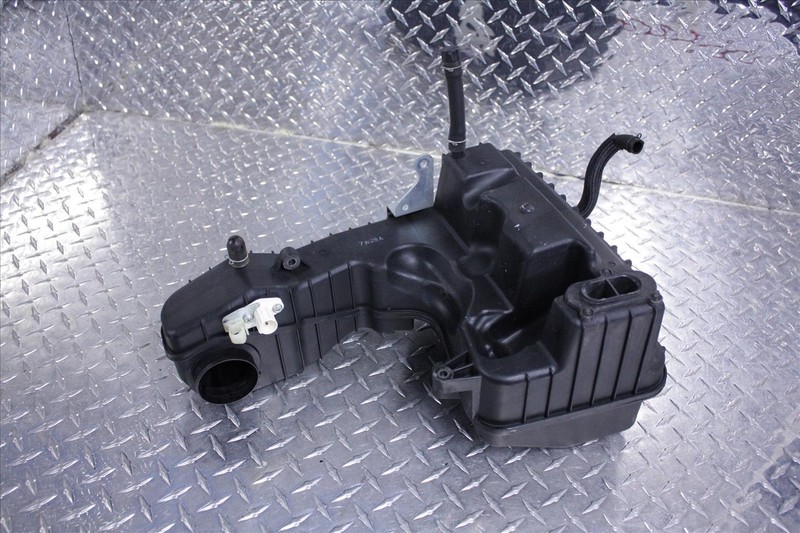 07 SUZUKI AN 400 BURGMAN AIR INTAKE CLEANER FILTER BOX SENSOR AN400