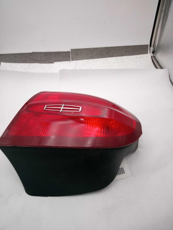 2000 Lincoln Town Car Left Tail Light Assembly OEM 422473 - Used, 141K Miles