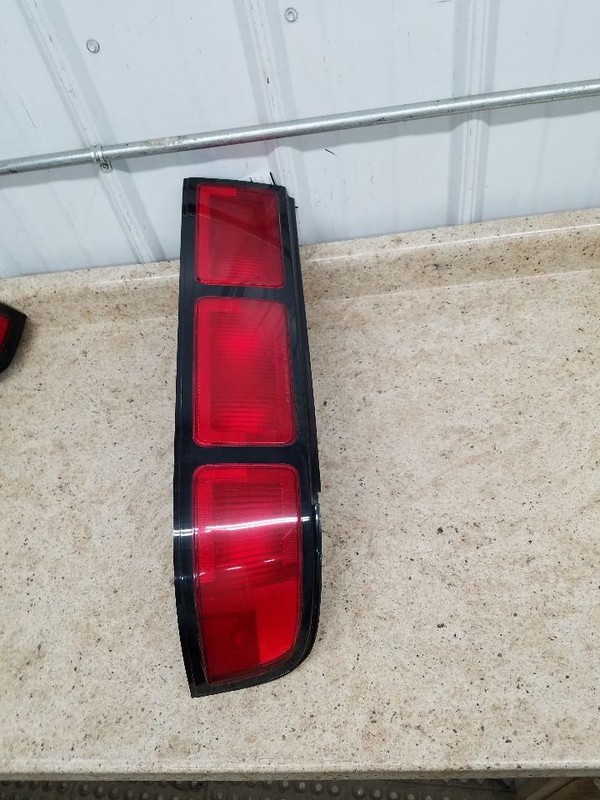 Passenger Tail Light Red Center Trim Sedan Sides Fits 92-94 LUMINA CAR 308747