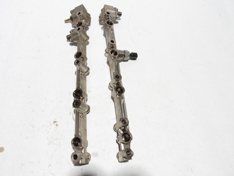 Lexus LS460 2016 4.6L Engine Left Right Fuel Injection Rail Set Pair 13-17 *:O