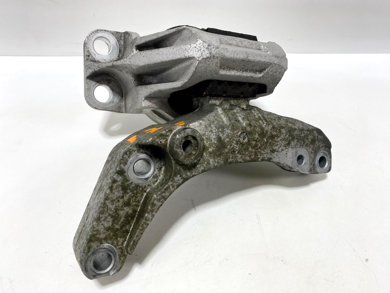 18-25 NISSAN KICKS VERSA 1.6L ENGINE MOTOR LEFT SIDE MOUNT BRACKET INSULATOR OEM