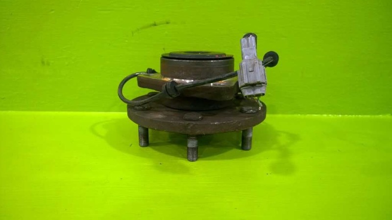 04 05 06 07 INFINITI QX56 5.6L AT 4X2 FRONT WHEEL HUB OEM 2699-73
