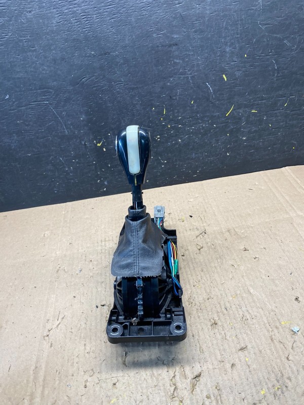 2013 to 2019 Lincoln MKTAutomatic Transmission Gear Shifter Selector r9057 DG