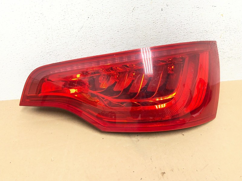 2010 - 2015 Audi Q7 Right Passenger Side Tail Light Oem AE5046 LK