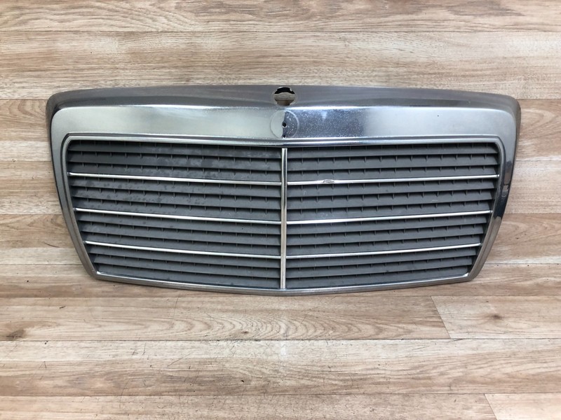 MERCEDES BENZ OEM W124 260E 300E 300TE 400E FRONT HOOD GRILLE GRILL 1986-1993