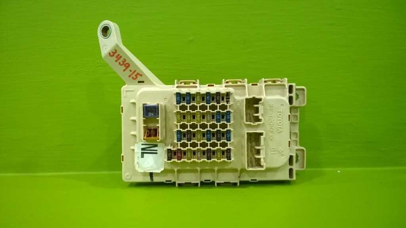 00 01 02 03 RX300 INTERIOR FUSE RELAY BOX OEM 3439-15