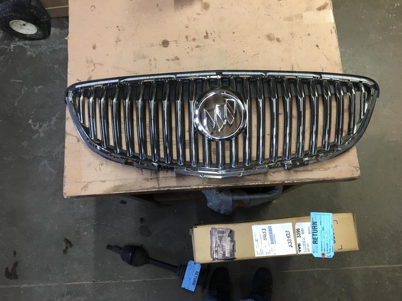 2009 BUICK ENCLAVE Grille upper OEM 08 09 10 11 12