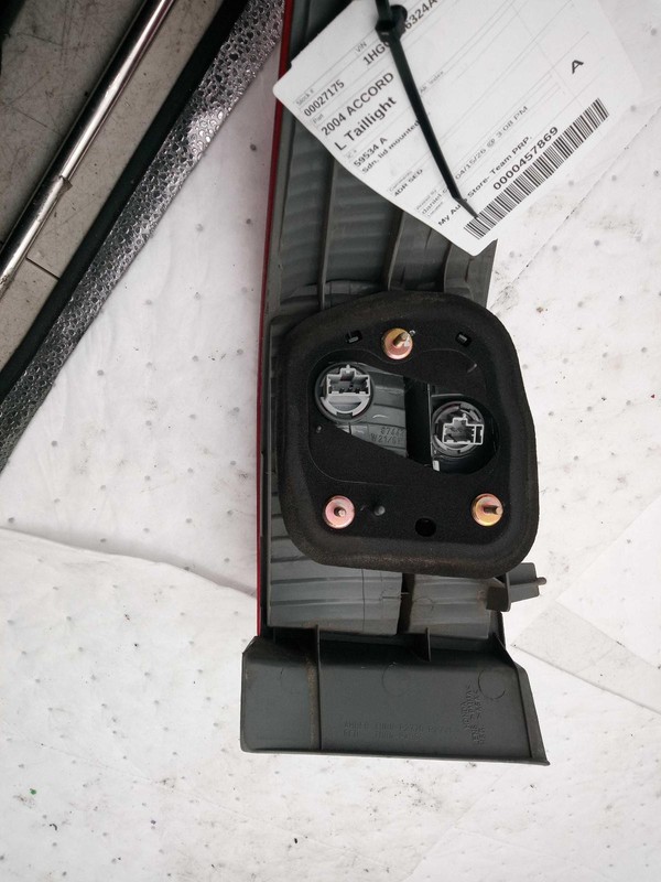 Used Left Tail Light Assembly fits: 2004 Honda Accord Sdn lid mounted Left Grade