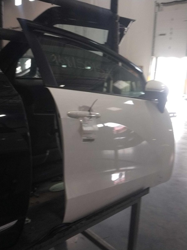 2014 KIA RIO Front Right Door White OEM 400722, 128K Miles, Used Condition
