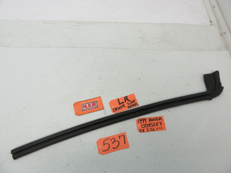 FITS 99-04 ODYSSEY LEFT REAR RUBBER SEAL BY GLASS TOP DOOR PANEL WINDOW L LH LR