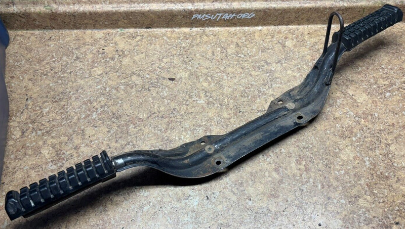 84 Suzuki LT250 LT 250 ATV Foot Pegs, Mounts 1984 Rests Left Right D9