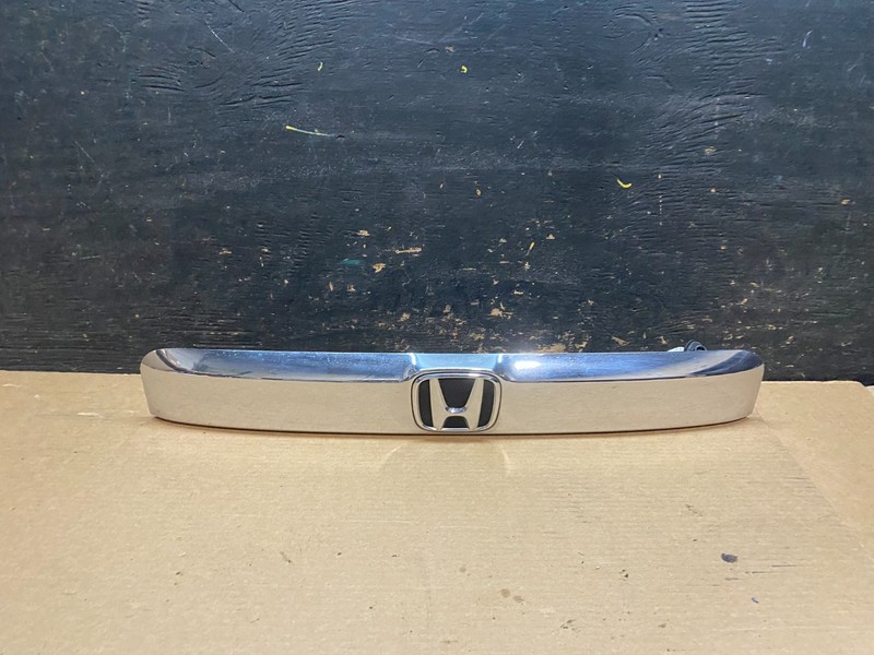 2009-2015 Honda Pilot Tailgate Trunk Handle Bezel Molding W/O Camera v6930 DG