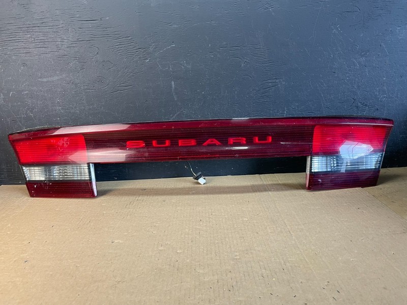 2000 to 2004 Subaru Legacy 4dr Sedan Trunk Center Tail Light Panel OEM AD0283 DG