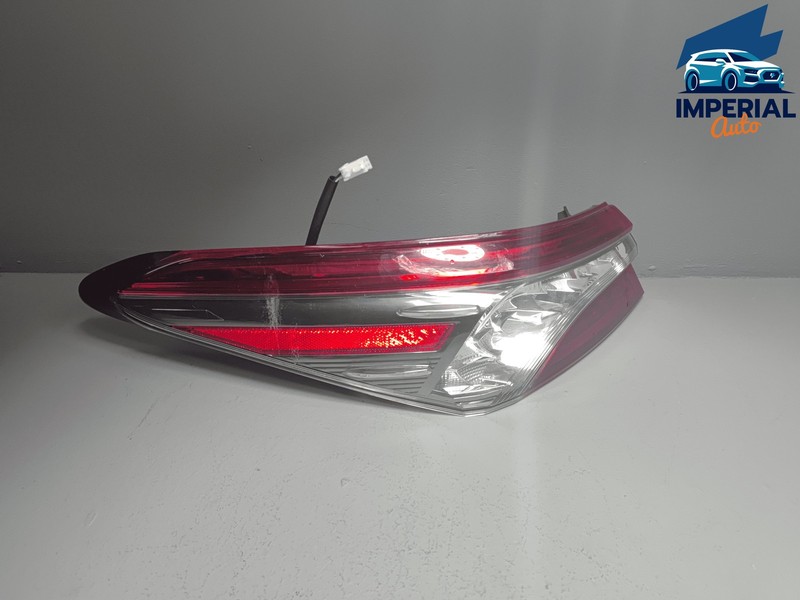 2018-2020 Toyota Camry XSE Rear Driver Side Outer Taillight Tail Light Lamp OEM