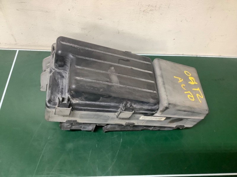 04-06 Acura TL Base model Main Fuse Box Assy Engine Compartment Used OEM