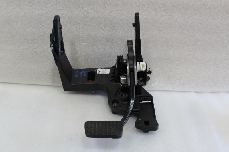 2016 2017 2018 2019 CHEVROLET VOLT BRAKE PEDAL 23405325
