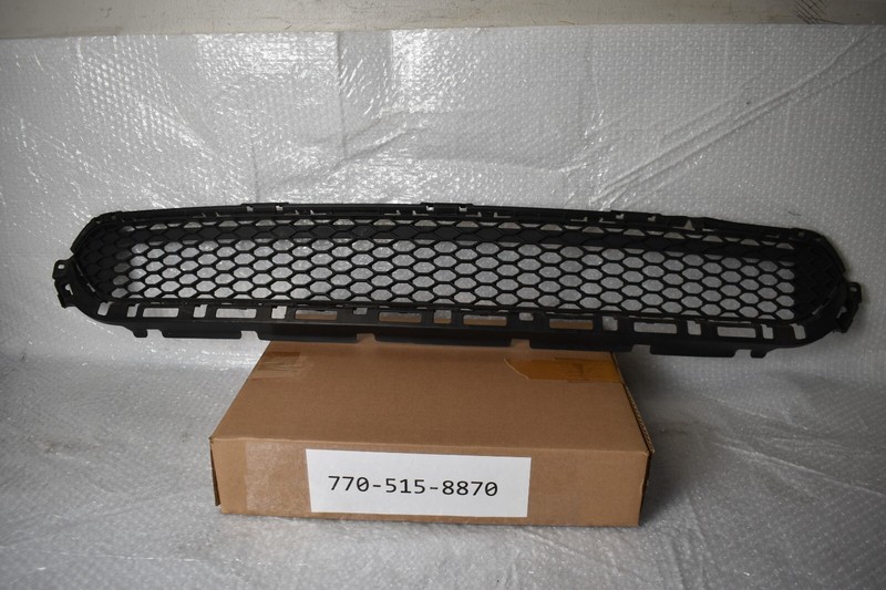 HONDA PILOT FRONT LOWER MESH GRILLE 2016-2018 OEM 71113-TG7 OEM