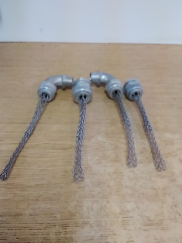 Lot Of 4 Hubbell R210 5/8" Strain Relief Cord Connectors