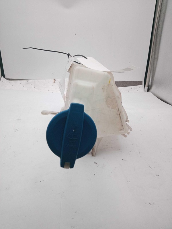 2020 KIA Forte Washer Fluid Reservoir OEM 98610M7100 Silver 120K Miles