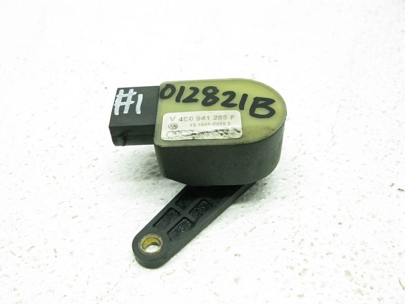 04-10 AUDI D3 A8 S8 LEFT OR RIGHT REAR HEADLIGHT SUSPENSION LEVELING SENSOR 011