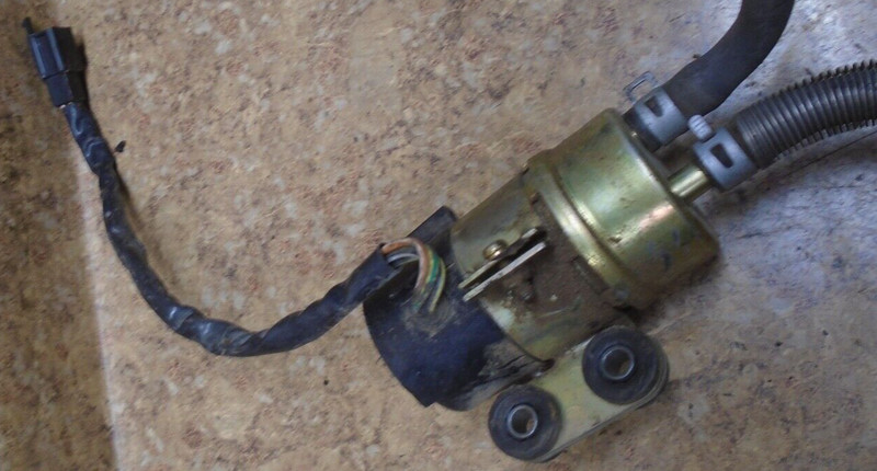 1998 Suzuki Marauder VZ800 VZ 800 Fuel Gas Tank Pump Petrol Intake 1999 98 2000