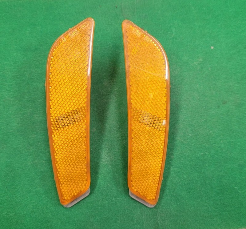 2003 - 2007 Cadillac CTS Front Side Marker Light Left & Right Side 25699380 OEM