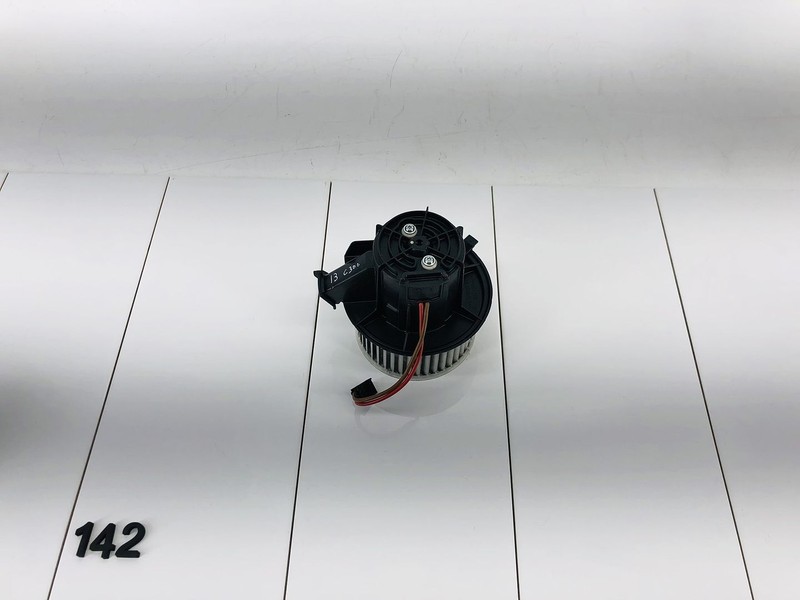 11-14 MERCEDES BENZ C300 W204 FRONT DASHBOARD HVAC AIR VENT FAN BLOWER MOTOR OEM