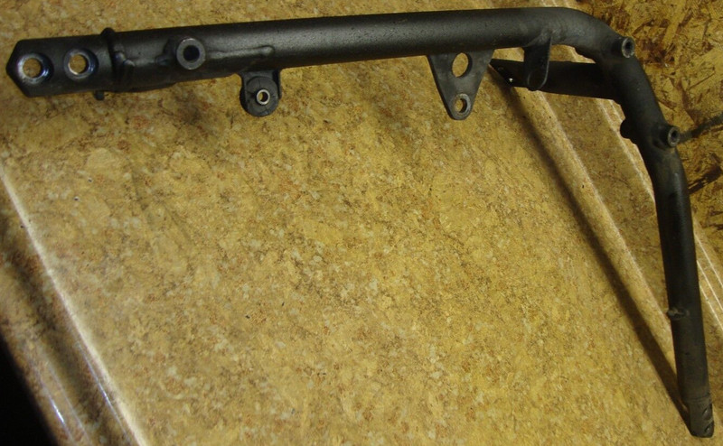 2005 Suzuki Boulevard VL800 VL 800 S50 C50 Frame Rail Engine Mount Bar Support