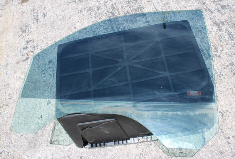 2007-2014 Cadillac Escalade OEM Front Left Driver LH Door Window Glass 20776968