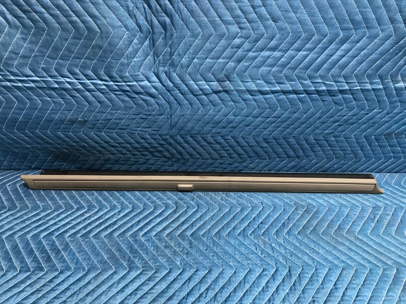 04-10 AUDI A8 QUATTRO OEM RIGHT REAR WINDOW ROLL UP SUN SHADE CURTAIN